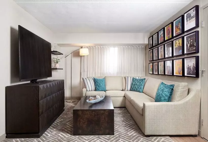 هتل Doubletree Suites By Hilton Nashville Airport