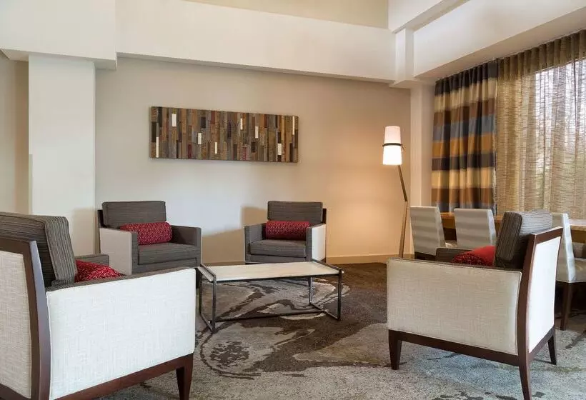 هتل Doubletree Suites By Hilton Nashville Airport