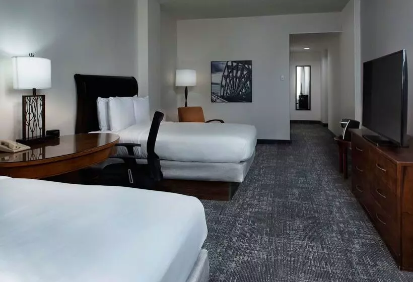 Otel Doubletree By Hilton Memphis Downtown