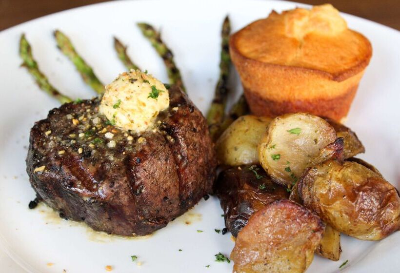 فندق Doubletree By Hilton Memphis Downtown