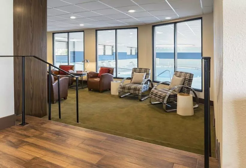 בית מלון כפרי Four Points By Sheraton Milwaukee Airport