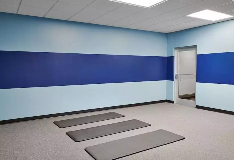 בית מלון כפרי Four Points By Sheraton Milwaukee Airport