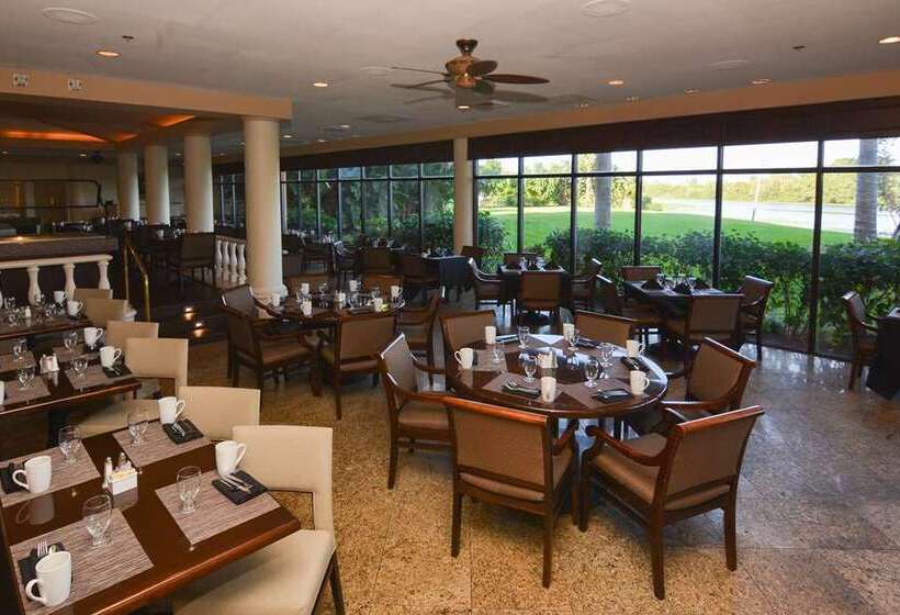 בית מלון כפרי Hilton Palm Beach Pbi