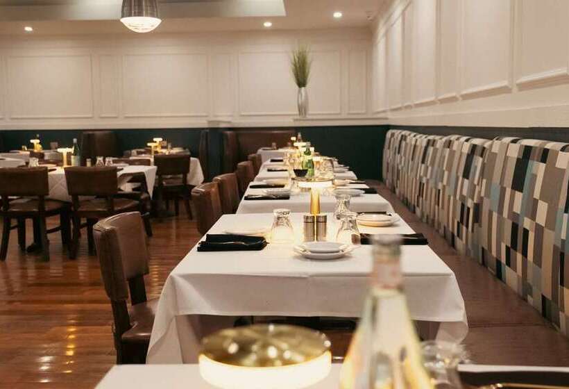 בית מלון כפרי Hilton Palm Beach Pbi