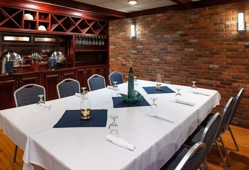 Szálloda Holiday Inn Concord Downtown, An Ihg