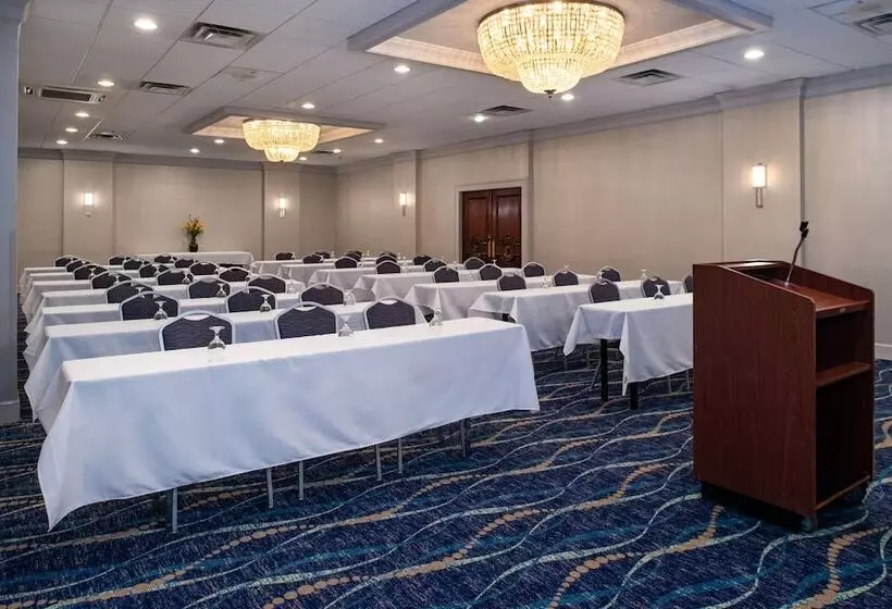 Szálloda Holiday Inn Concord Downtown, An Ihg