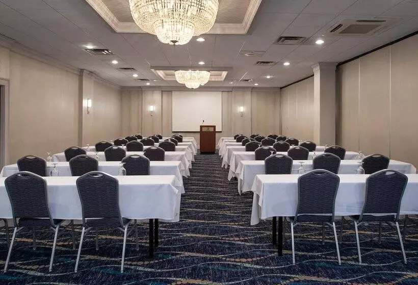 Szálloda Holiday Inn Concord Downtown, An Ihg