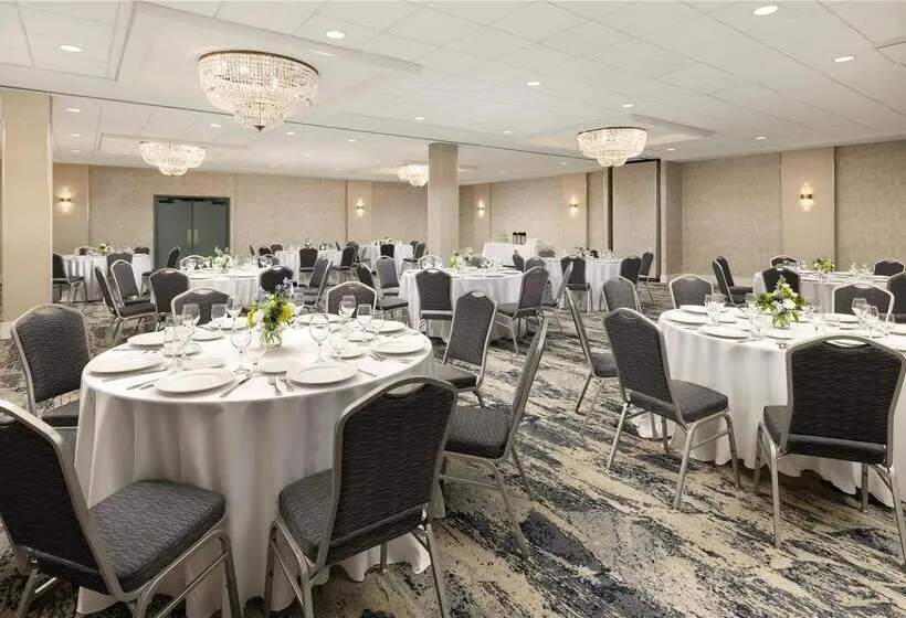 ホテル Holiday Inn Concord Downtown, An Ihg