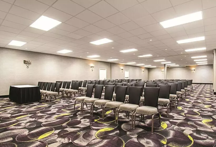 酒店 La Quinta By Wyndham Cincinnati Sharonville