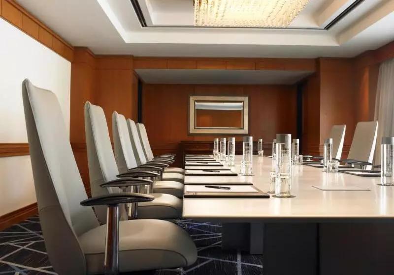 فندق The Jay, Autograph Collection