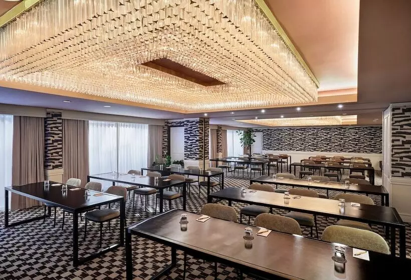 فندق The Jay, Autograph Collection