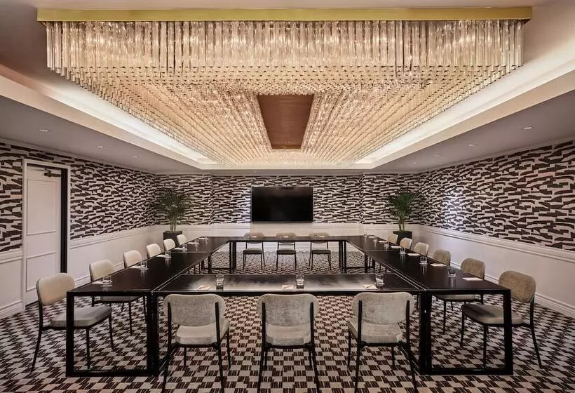 فندق The Jay, Autograph Collection