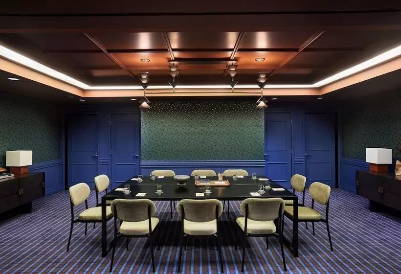 فندق The Jay, Autograph Collection