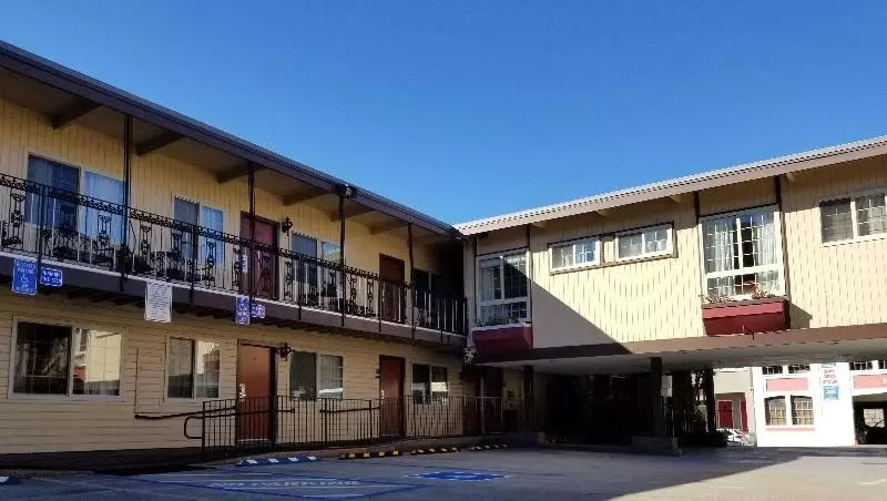 ホテル Pacific Heights Inn