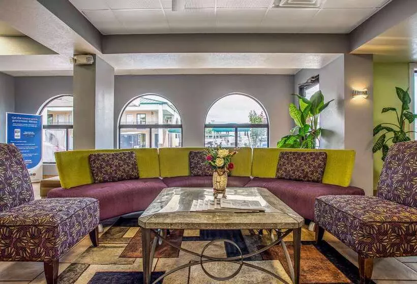 בית מלון כפרי Quality Inn