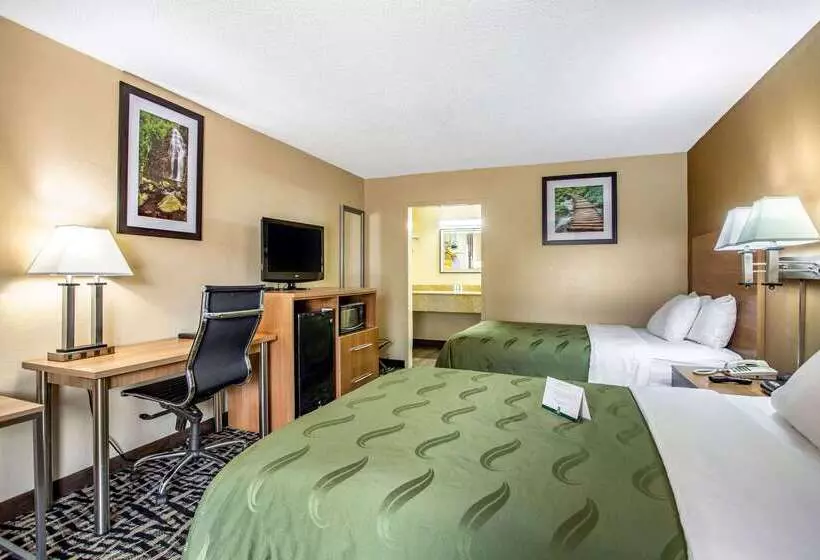 בית מלון כפרי Quality Inn