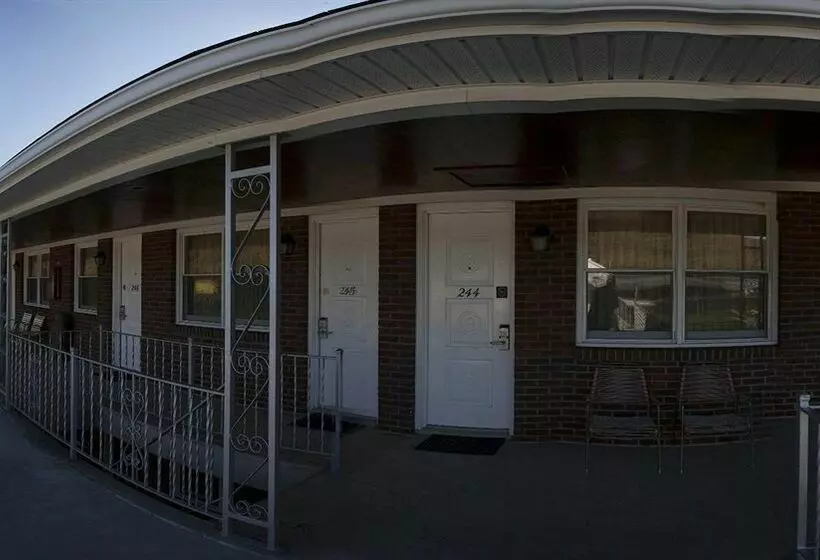 בית מלון כפרי Quality Inn Breeze Manor