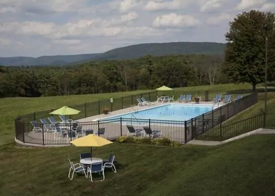 בית מלון כפרי Quality Inn Breeze Manor