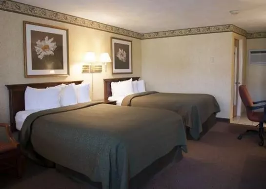 בית מלון כפרי Quality Inn Breeze Manor