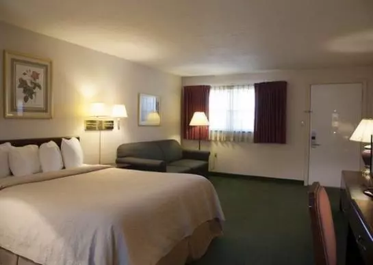 בית מלון כפרי Quality Inn Breeze Manor