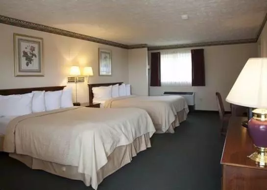 בית מלון כפרי Quality Inn Breeze Manor