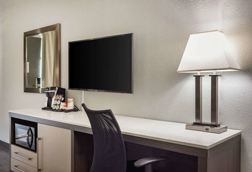 호텔 Quality Inn & Suites