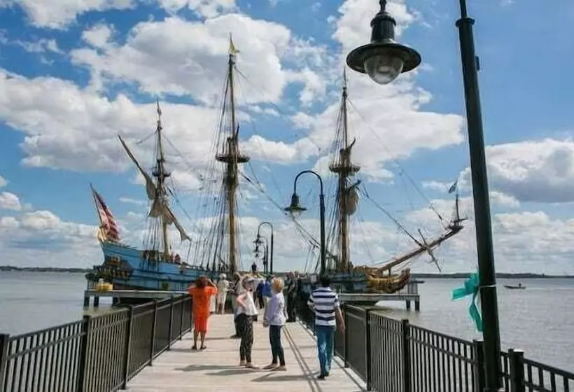 هتل Quality Inn & Suites Skyways