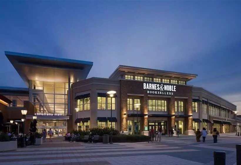 هتل Quality Inn & Suites Skyways