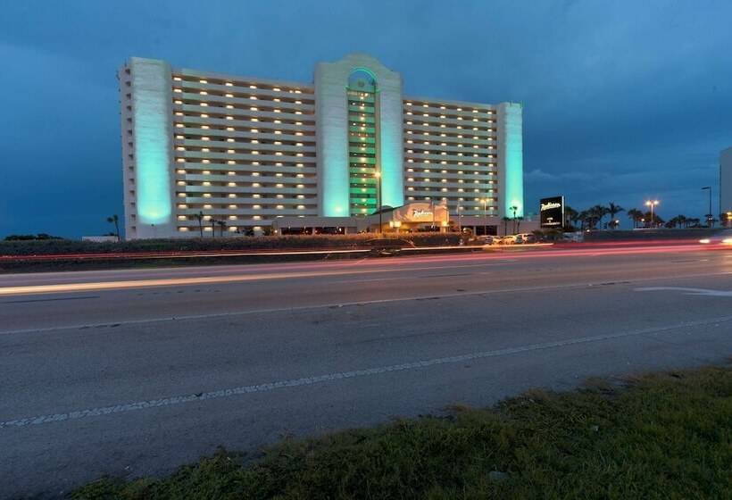 Radisson Suite Hotel Oceanfront