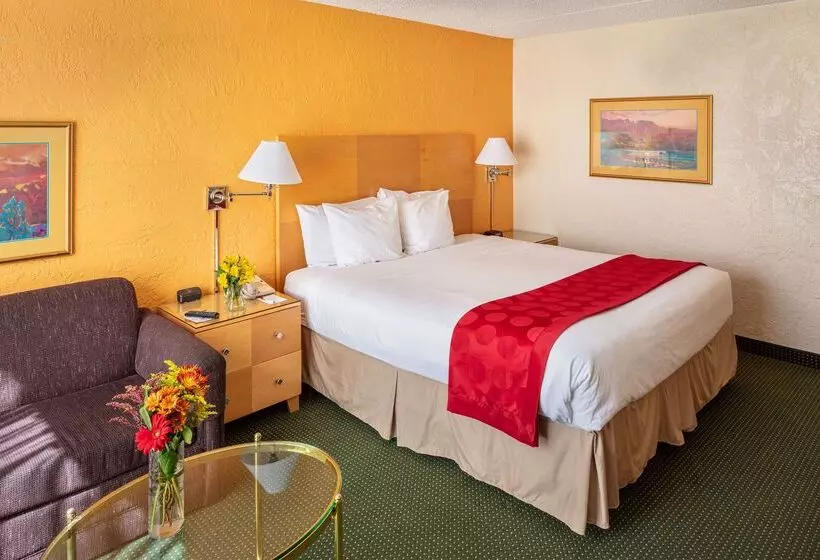 Hotel Ramada By Wyndham Tucson