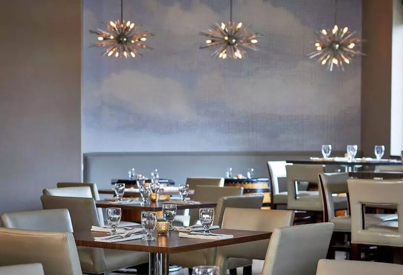 Hotel Renaissance Chicago Glenview Suites