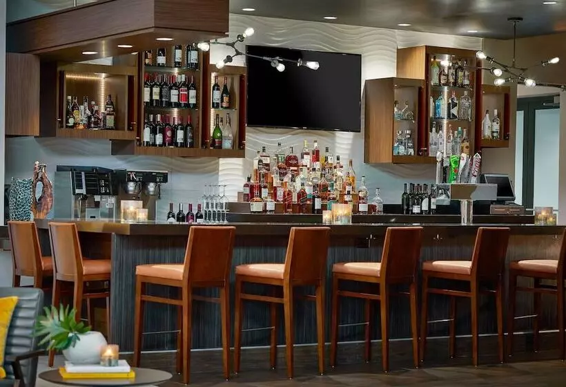 Hotel Renaissance Chicago Glenview Suites