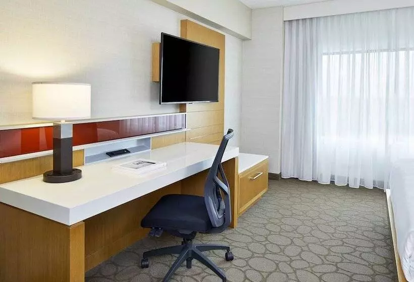 Hotel Renaissance Chicago Glenview Suites