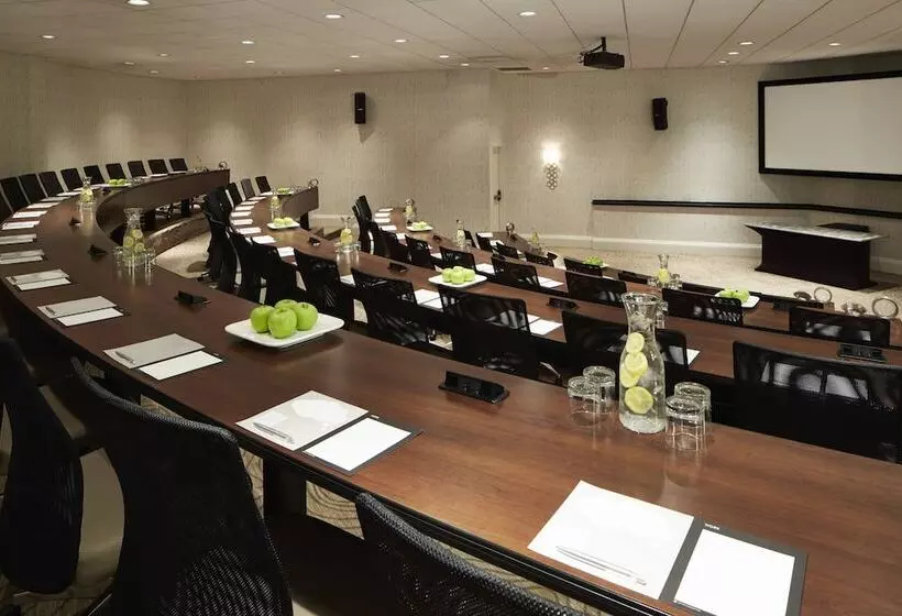 فندق Renaissance Orlando Airport