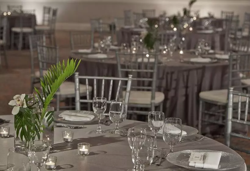 فندق Renaissance Orlando Airport