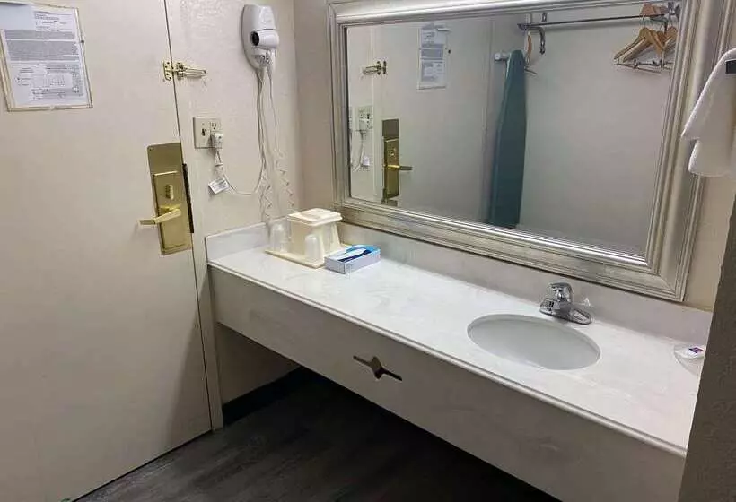 Motel 6 Rochester Airport