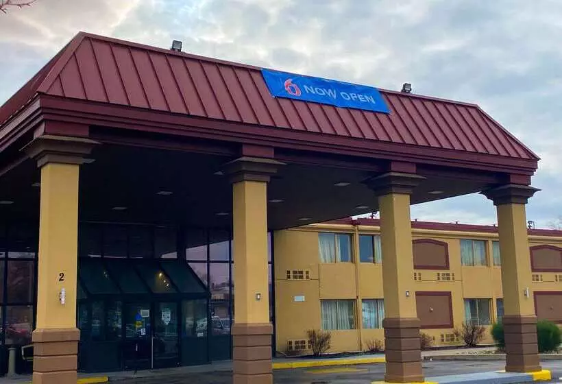 Motel 6 Rochester Airport