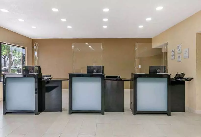 リゾートホテル Clarion Inn Orlando International Drive   Icon Park