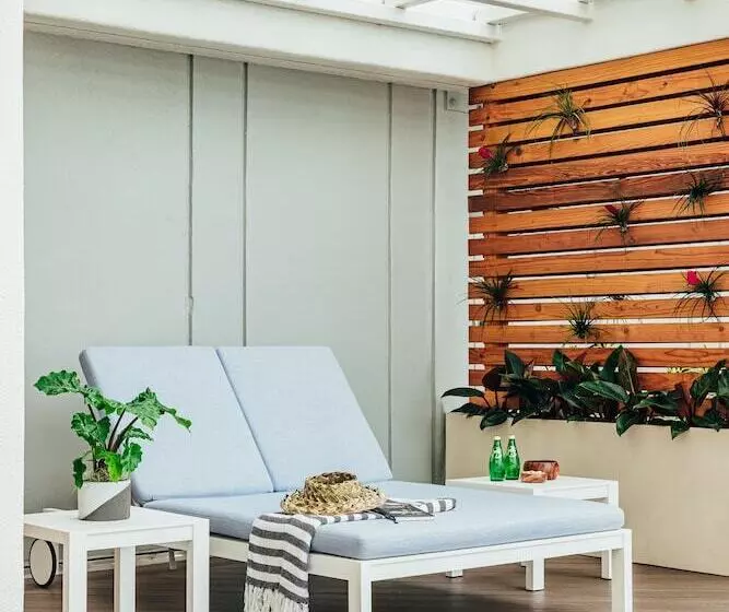 Ala Moana Hotel By Mantra