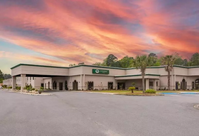 Cottonwood Suites Savannah Hotel & Conference Center