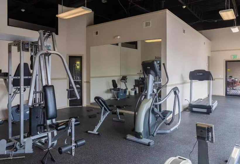 Cottonwood Suites Savannah Hotel & Conference Center