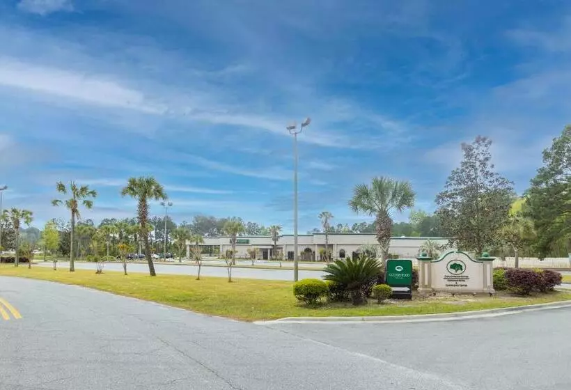 Cottonwood Suites Savannah Hotel & Conference Center