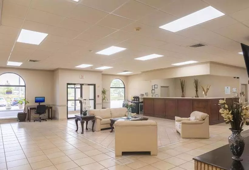 Cottonwood Suites Savannah Hotel & Conference Center