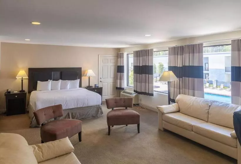 Cottonwood Suites Savannah Hotel & Conference Center