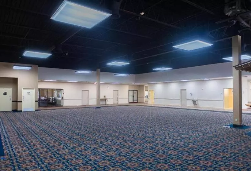 Cottonwood Suites Savannah Hotel & Conference Center