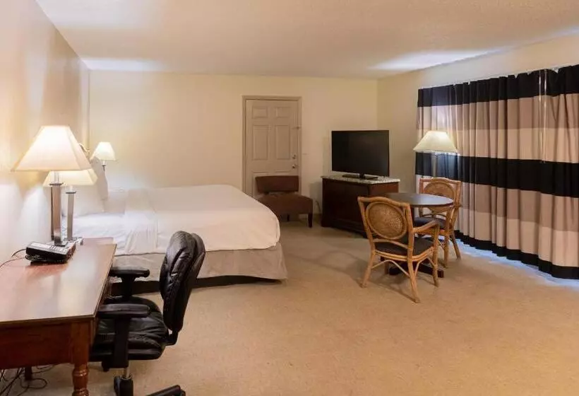 Cottonwood Suites Savannah Hotel & Conference Center