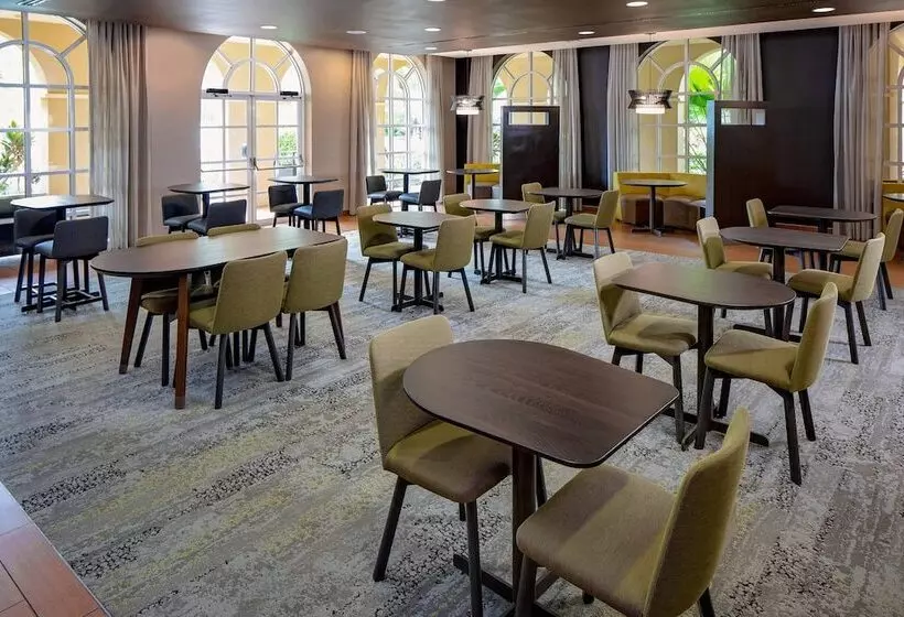 Отель Courtyard By Marriott Fort Lauderdale North/cypress Creek