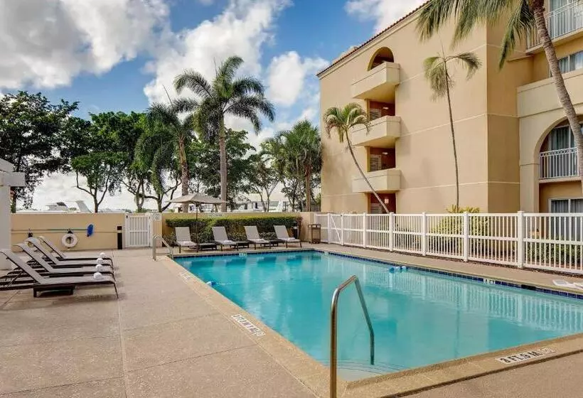 Отель Courtyard By Marriott Fort Lauderdale North/cypress Creek
