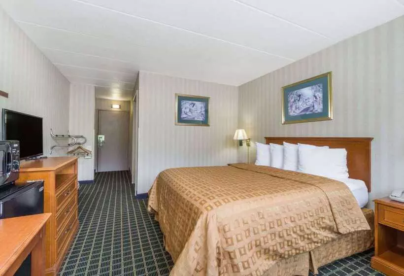 Отель Days Inn By Wyndham Columbus East Airport