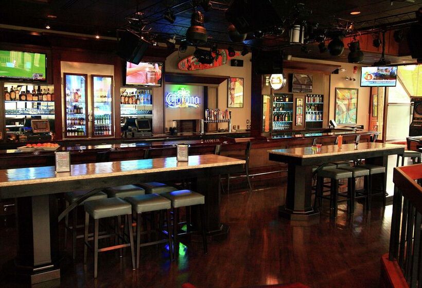 هتل Doubletree By Hilton Sacramento